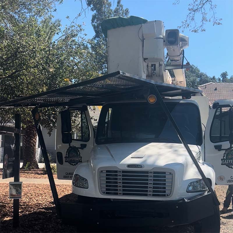 Truck Damage Damaged bucket truck